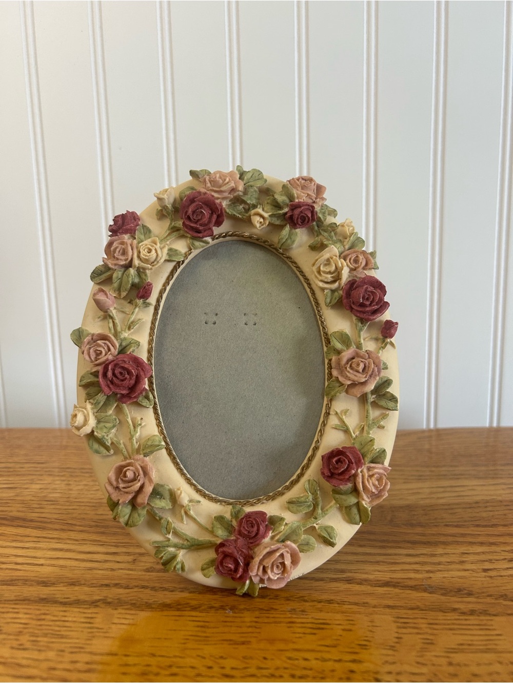 Vintage Dezine Ltd resin floral oval rose picture frame shabby chic